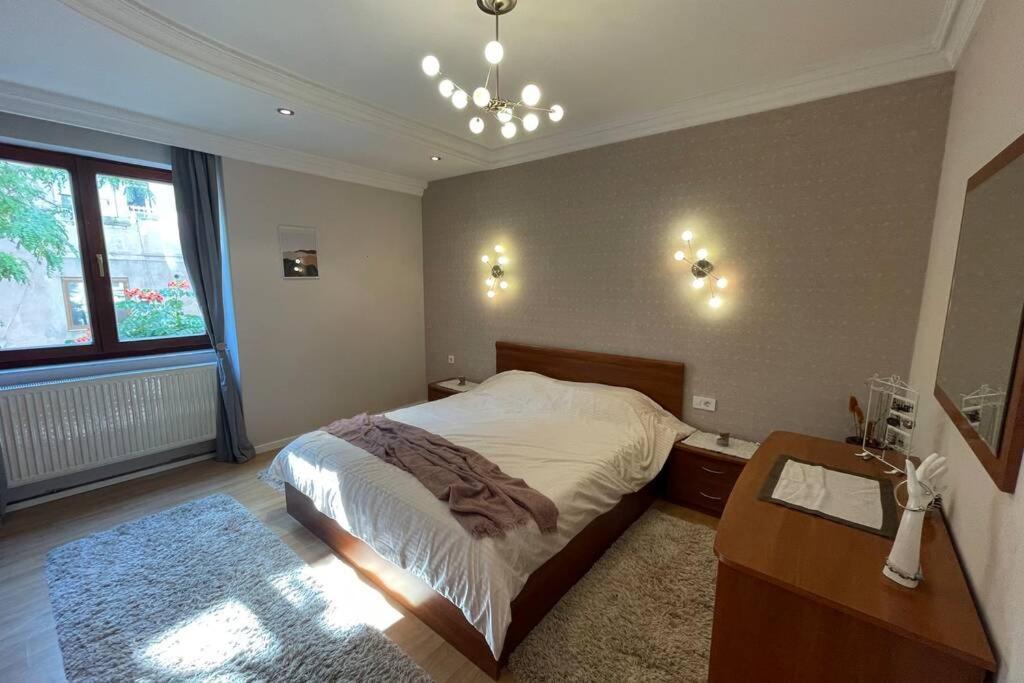 Cozy Apartment In The Old Center Of Prishtina Pristina Exteriör bild